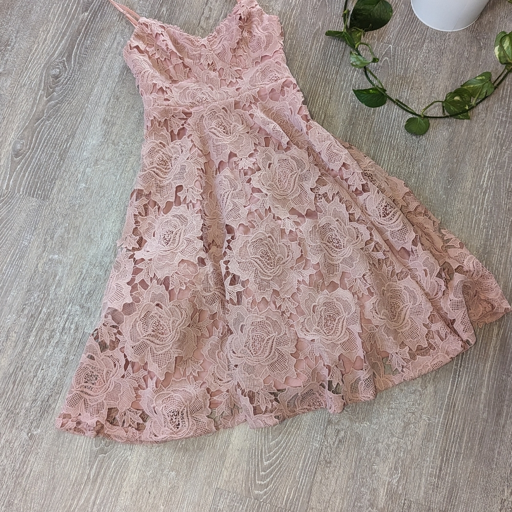 LULU'S  - Nora Lee White Sleeveless Lace Midi Dress With Pockets - Picture 13 of 13